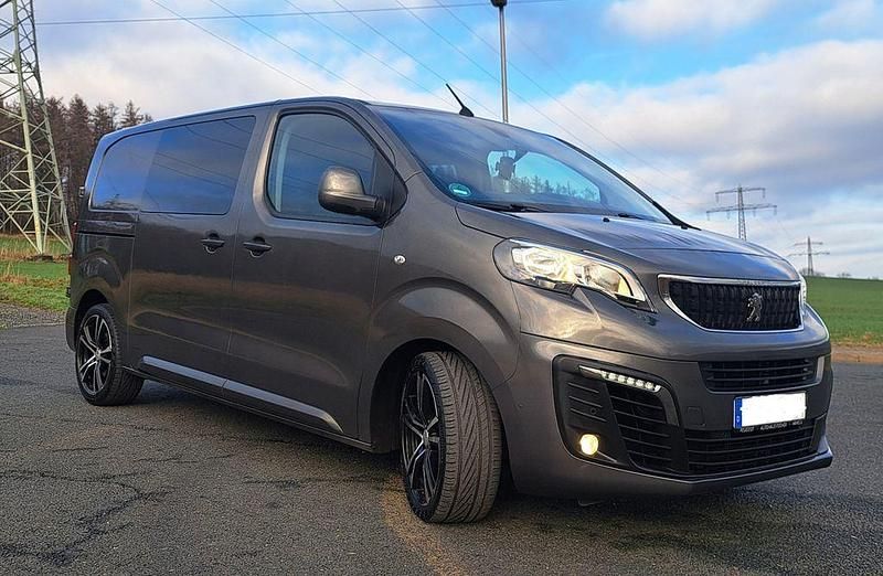 Grau Gebraucht 2019 Peugeot Expert Van | 18.199 € (Fairer Preis) - Bild 1/4