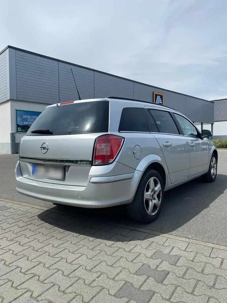 Gebraucht Opel Astra 110 PS (80 kW) 2010 Silber Kombi