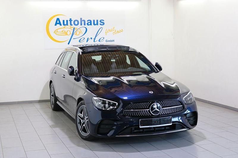 Blau Gebraucht 2022 Mercedes E400 AMG line Limousine | 44.490 € (Superpreis) - Bild 1/4