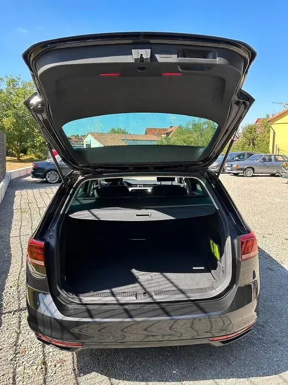 Gebraucht VW Passat Business 150 PS (110 kW) 2024 Grau Kombi