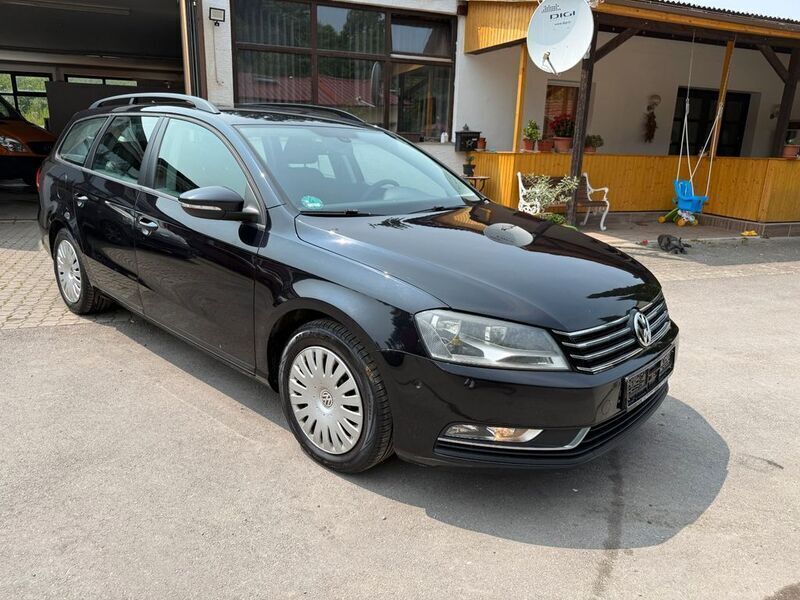 Schwarz Gebraucht 2012 VW Passat Trendline Kombi | 4.750 € (Fairer Preis) - Bild 1/4