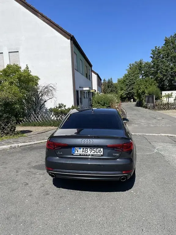 Gebraucht Audi A4 Ambiente 190 PS (139 kW) 2016 Grau Limousine