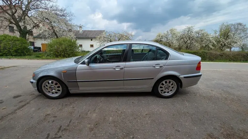 Używany BMW 320 Performance 170 KM (125 kW) 2004 Srebrny Sedan/Limuzyna