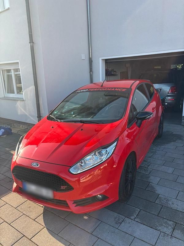 Gebraucht Ford Fiesta ST 182 PS (133 kW) 2013 Rot Kleinwagen