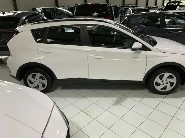 Neu Hyundai Bayon Select 101 PS (74 kW) 2025 Weiss SUV