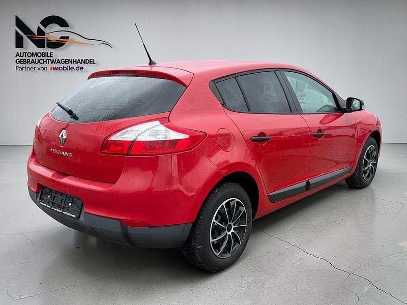 Gebraucht Renault Mégane 101 PS (74 kW) 2013 Rot Limousine