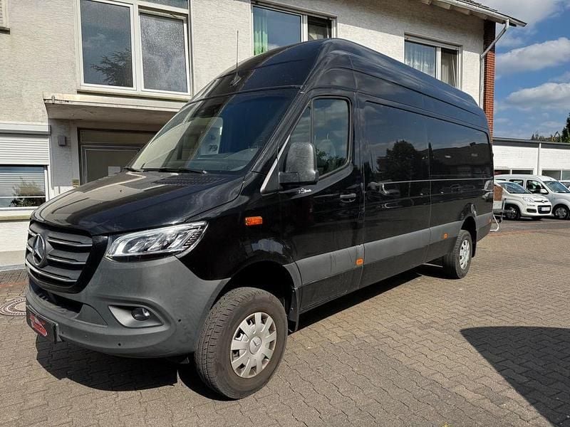 Gebraucht Mercedes Sprinter 163 PS (119 kW) 2021 Schwarz/baltic black Van