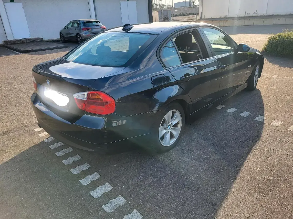 Gebraucht BMW 320 150 PS (110 kW) 2006 Blau Limousine