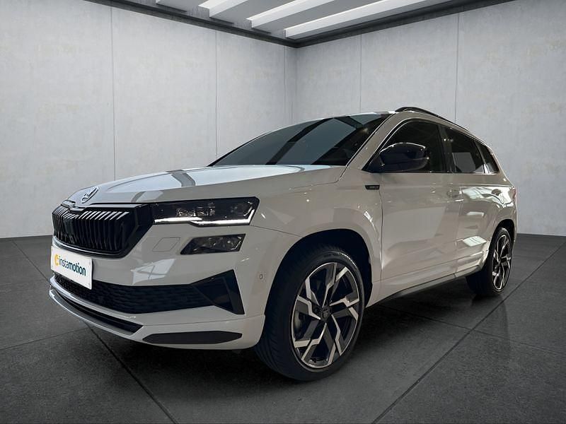 Weiß Neu 2025 Skoda Karoq SUV | 51.299 € - Bild 1/4