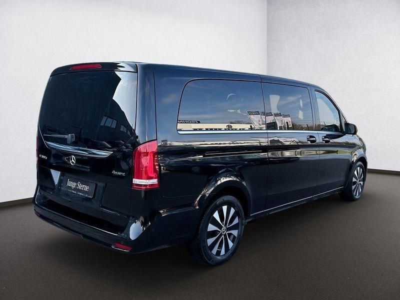 Gebraucht Mercedes V300 Avantgarde 237 PS (174 kW) 2023 Obsidianschwarz metallic Van / Kleinbus