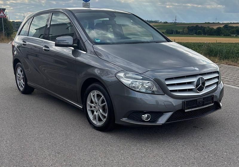 Grau Gebraucht 2013 Mercedes B180 Van / Kleinbus | 11.200 € (Superpreis) - Bild 1/4