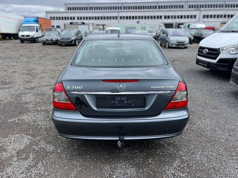 Gebraucht Mercedes E200 184 PS (135 kW) 2007 Grau Limousine