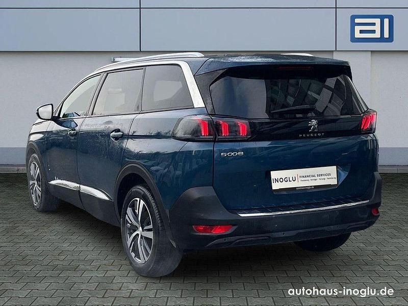 Gebraucht Peugeot 5008 Allure 131 PS (96 kW) 2024 Blau celebes SUV