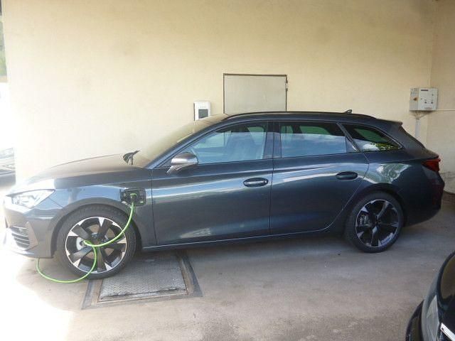 Gebraucht Cupra Leon 150 PS (110 kW) 2024 Grau Limousine