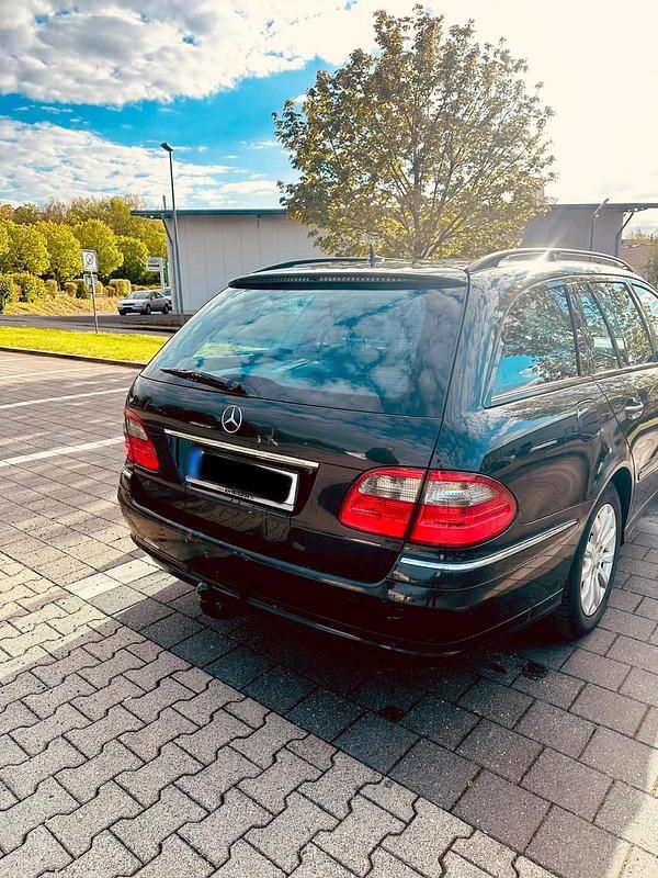 Second-hand Mercedes E220 170 CP (125 kW) 2007 Negru Break