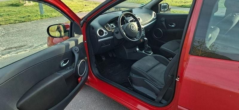 Gebraucht Renault Clio II Dynamique 75 PS (55 kW) 2010 Rot Limousine