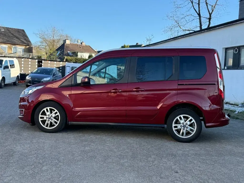 Gebraucht Ford Tourneo Connect Titanium 101 PS (74 kW) 2018 Rot Van / Kleinbus