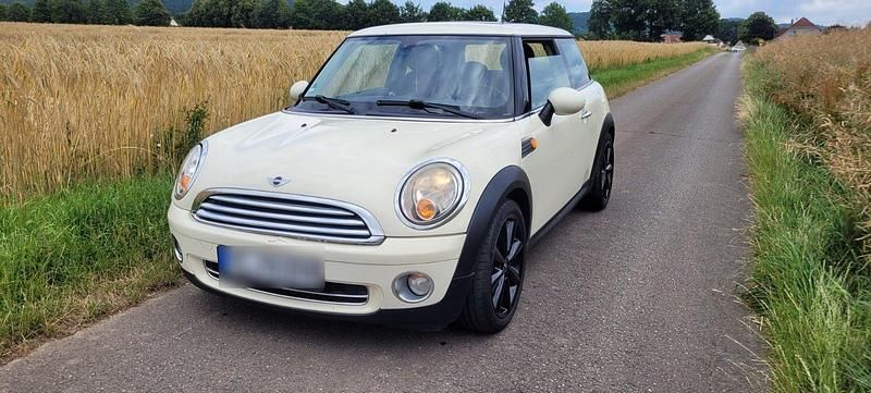 Weiß Gebraucht 2009 Mini Cooper Kleinwagen | 3.000 € (Etwas zu teuer) - Bild 1/4