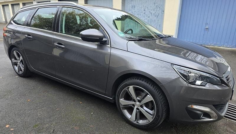 Gebraucht Peugeot 308 Allure 131 PS (96 kW) 2016 Grau Kombi