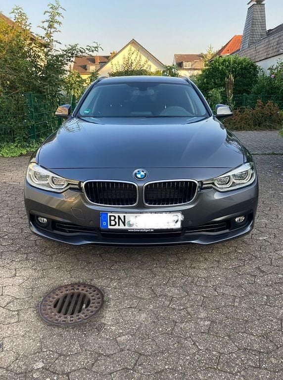 Gebraucht BMW 318 Advantage 136 PS (100 kW) 2019 Grau Kombi