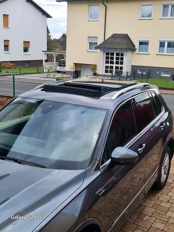 Grau Gebraucht 2018 VW Tiguan R-line SUV | 25.000 € (Superpreis) - Bild 1/4