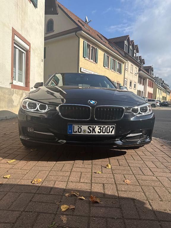 Schwarz Gebraucht 2012 BMW 320 Sport Line Limousine | 12.500 € (Etwas zu teuer) - Bild 1/4