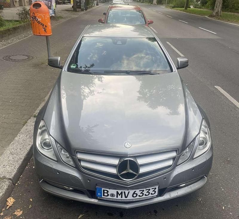 Grau Gebraucht 2011 Mercedes E220 Avantgarde Coupé | 12.999 € (Fairer Preis) - Bild 1/4