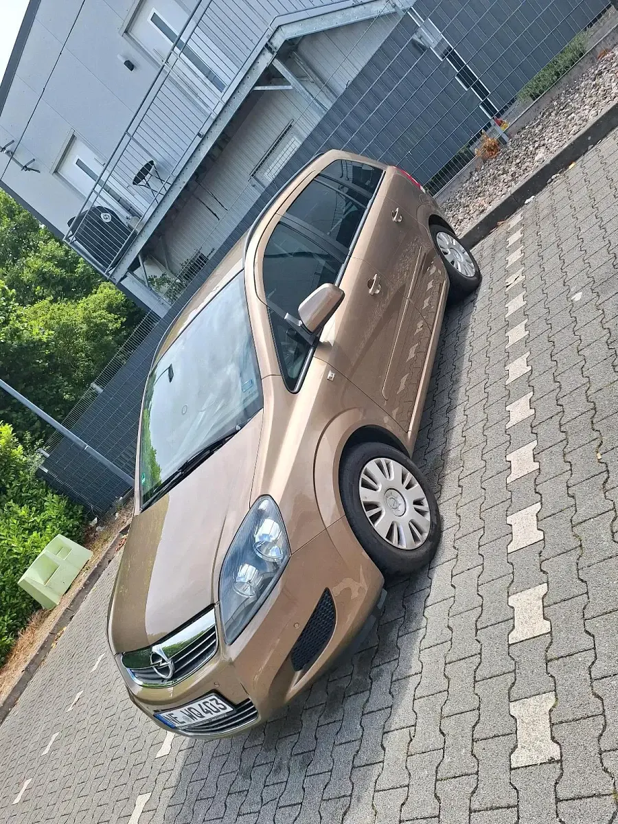 Gebraucht Opel Zafira 115 PS (84 kW) 2012 Gold Van / Kleinbus