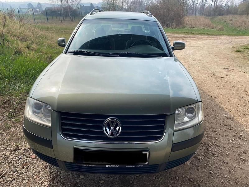 Gebraucht VW Passat 131 PS (96 kW) 2001 Grün Kombi