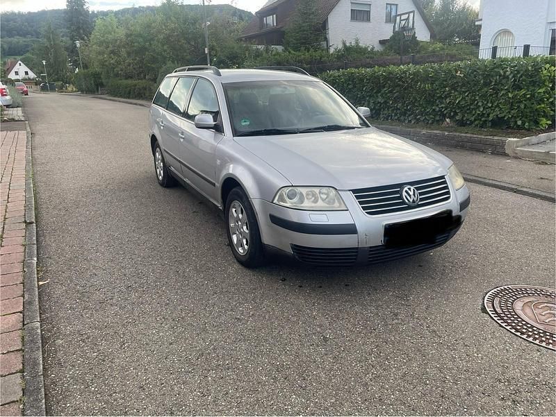 Silber Gebraucht 2001 VW Passat Kombi | 1.250 € (Guter Preis) - Bild 1/4
