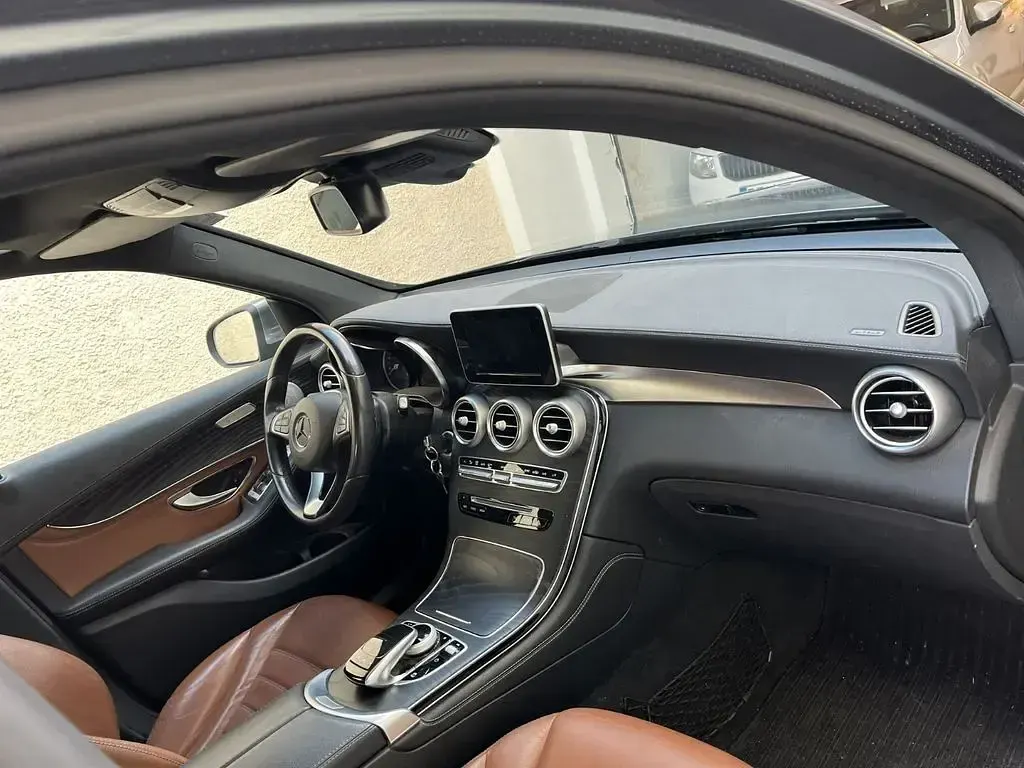 Gebraucht Mercedes GLC250 204 PS (150 kW) 2018 Grau SUV