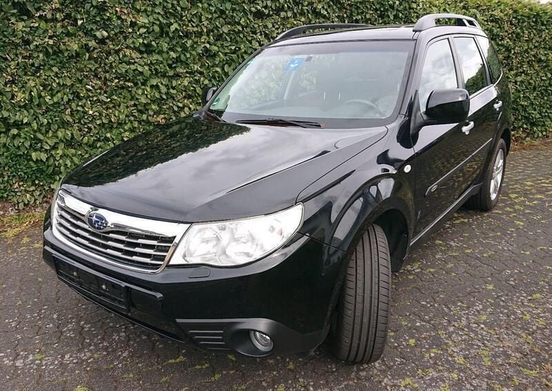 Schwarz Gebraucht 2010 Subaru Forester SUV | 16.500 € - Bild 1/4