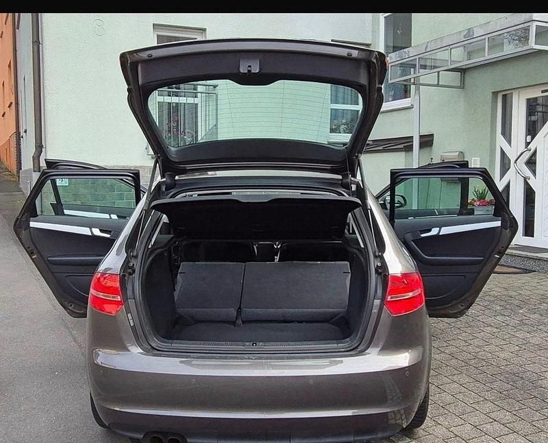 Gebraucht Audi A3 Ambition 125 PS (91 kW) 2011 Grau Kleinwagen