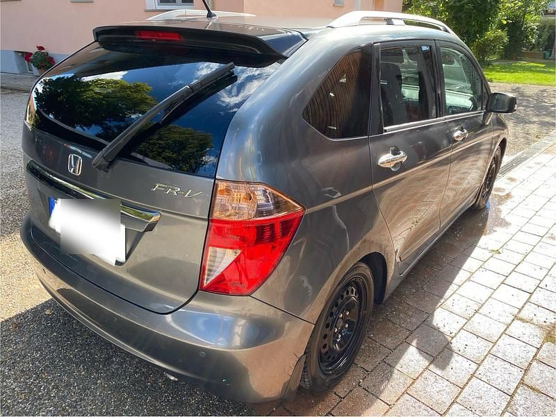 Grau Gebraucht 2009 Honda FR-V Executive Van / Kleinbus | 3.400 € (Etwas zu teuer) - Bild 1/4