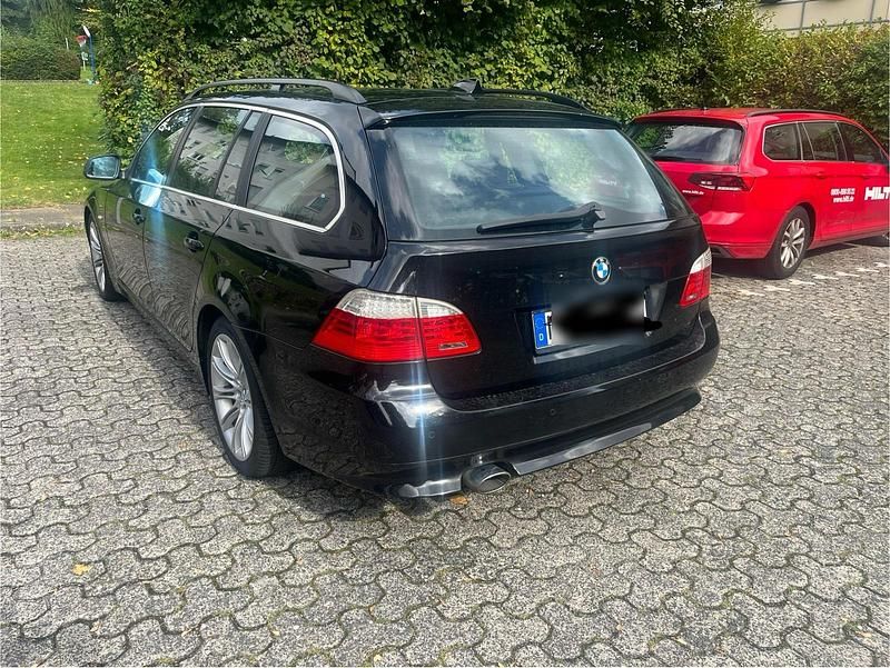Gebraucht BMW 520 177 PS (130 kW) 2010 Schwarz Kombi