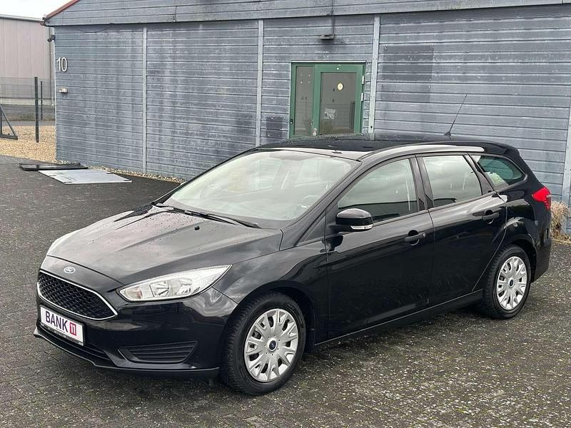 Schwarz Gebraucht 2015 Ford Focus Ambiente Kombi | 4.750 € (Teuer) - Bild 1/4