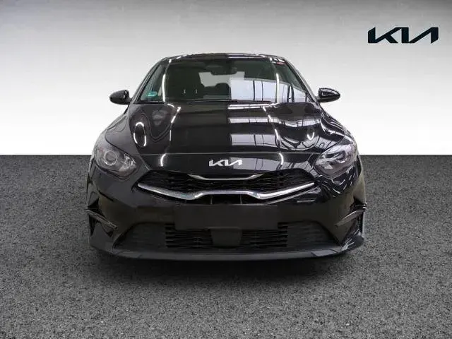 Gebraucht Kia Ceed Vision 140 PS (102 kW) 2025 1k) zilinaschwarz met. (schwarz Kleinwagen