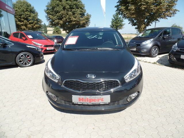 Gebraucht Kia Ceed DREAM-TEAM Edition 135 PS (99 kW) 2015 Schwarz metallic Kleinwagen