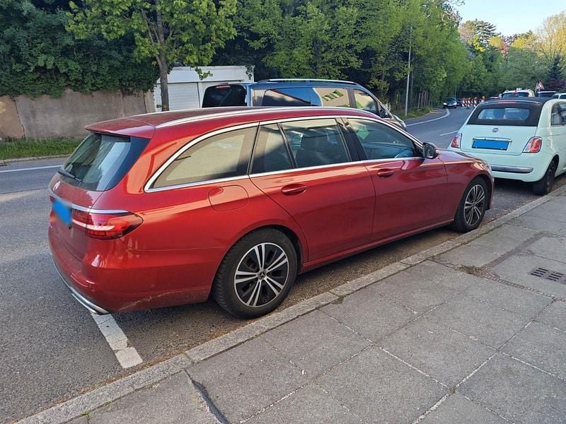Second-hand Mercedes E220 194 CP (142 kW) 2020 Roșu Break