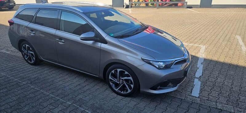 Beige Gebraucht 2016 Toyota Auris Touring Sports Kombi | 5.500 € - Bild 1/4