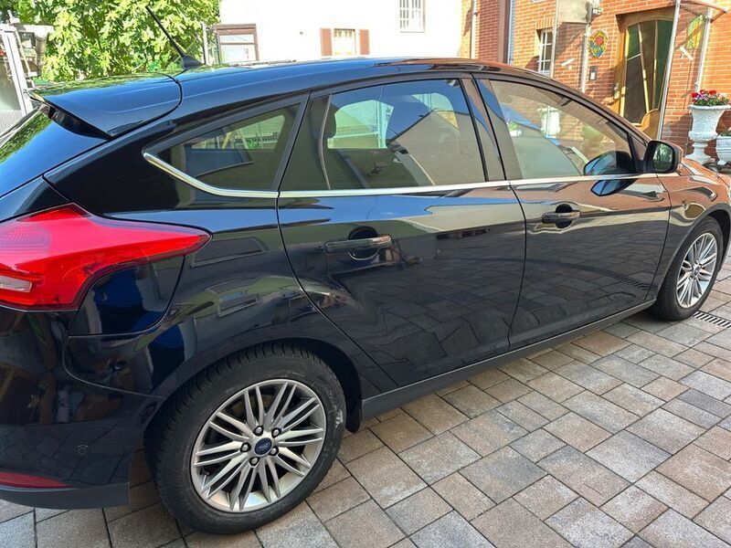 Second-hand Ford Focus 101 CP (74 kW) 2018 Negru Berlinǎ
