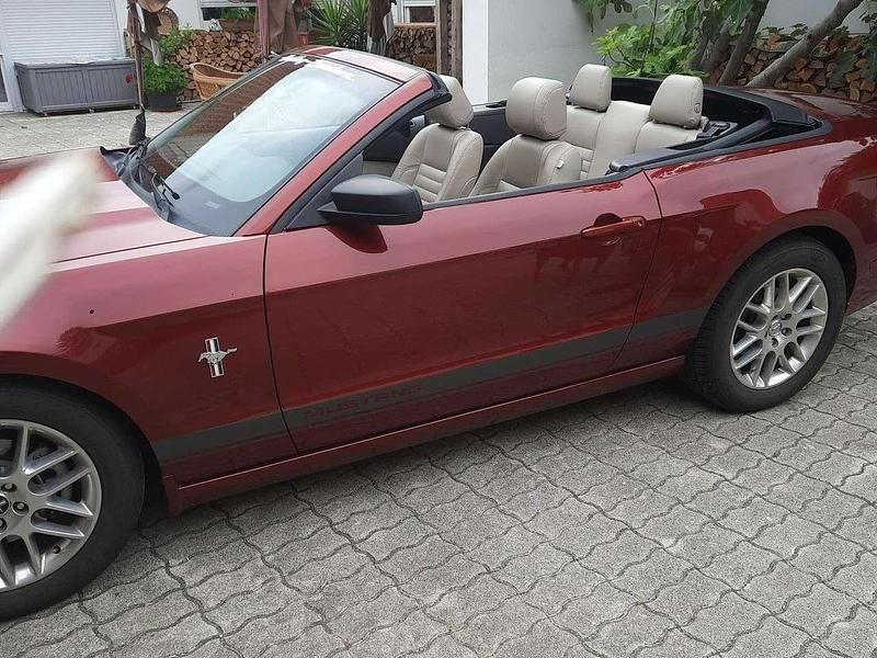 Usata Ford Mustang 309 CV (227 kW) 2013 Rosso Cabrio