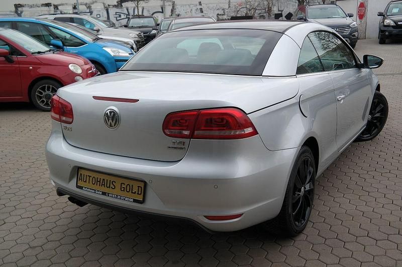 Gebraucht VW Eos Basis 122 PS (89 kW) 2011 Silber Cabrio