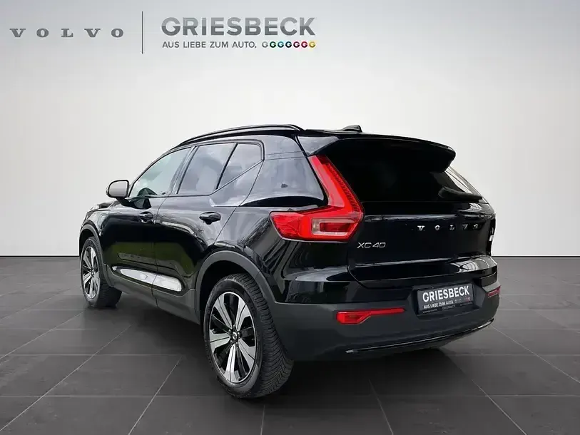 Gebraucht Volvo XC40 Plus 261 PS (191 kW) 2022 Onyx black / (metallic) SUV