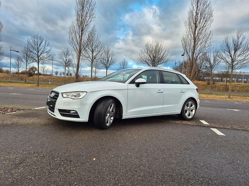 Gebraucht Audi A3 Ambition 125 PS (91 kW) 2014 Weiß Limousine