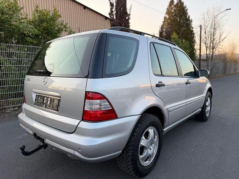 Gebraucht Mercedes ML350 235 PS (172 kW) 2003 Silber SUV