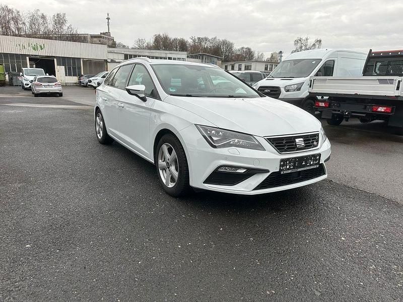 Weiß Gebraucht 2017 Seat Leon ST FR Kombi | 15.990 € (Fairer Preis) - Bild 1/4