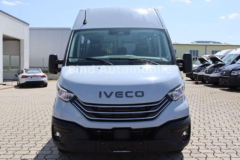Neu Iveco Daily 175 PS (128 kW) 2025 Grau Van / Kleinbus