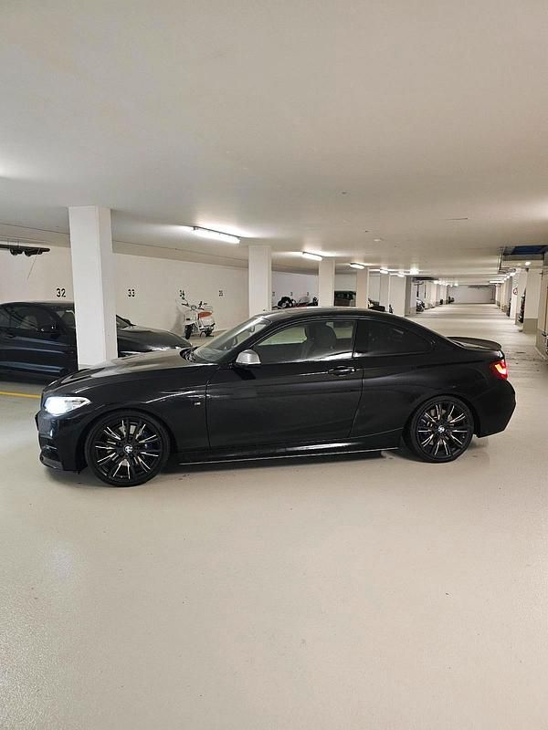 Schwarz Gebraucht 2016 BMW M240 M Performance Coupé | 35.600 € (Fairer Preis) - Bild 1/4
