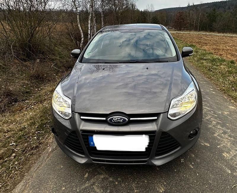 Gebraucht Ford Focus Trend 101 PS (74 kW) 2014 Grau Limousine
